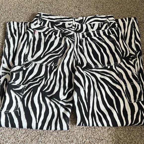 BDG Zebra Print Cargo Pants - Picture 4 of 4